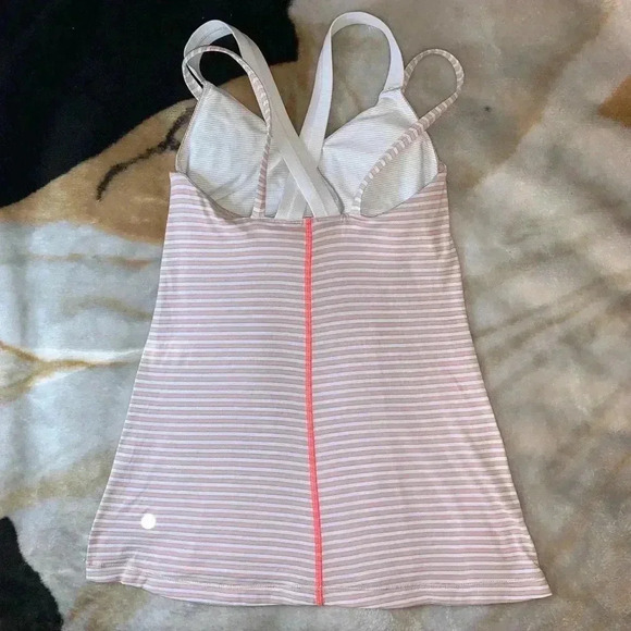 Lululemon run for gold tank - Picture 6 of 8